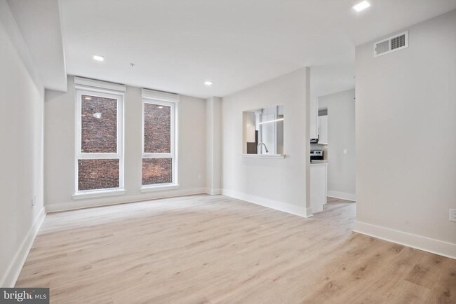 Photo - 1805 N Howard St Apartment Unit 207