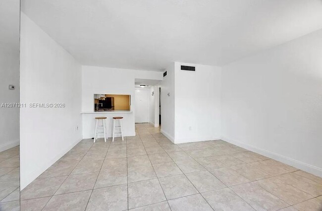 Building Photo - 7403 SW 82nd St Unit 207N