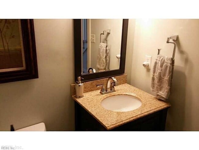 Building Photo - Kenstock in Great Neck Rental
