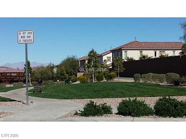 Photo - 680 Sumatra Pl House