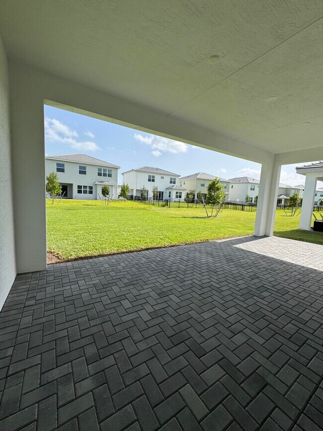 14212 Spruce Pne Dr