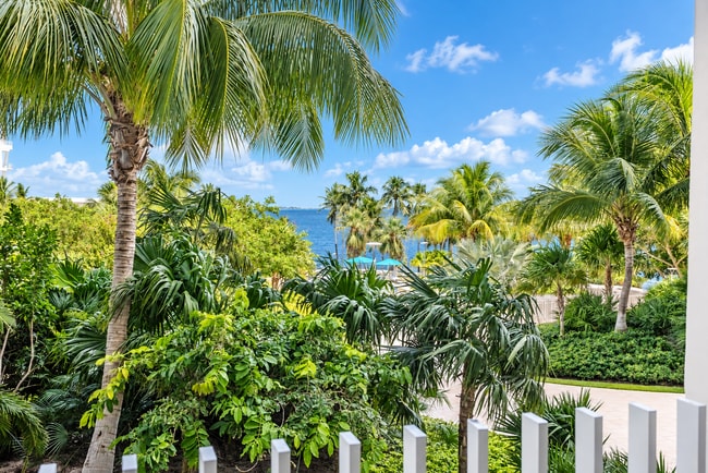 2 Grove Isle Dr Unit B305