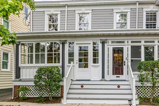 Building Photo - 35 Maple St