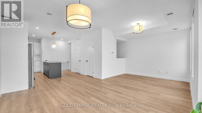 Photo - 3900 Savoy St