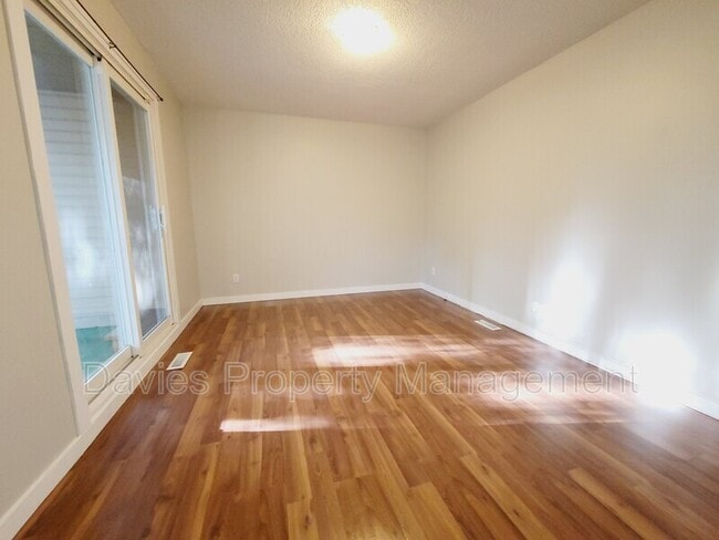 Photo - 1748 Lakewood Rd S NW