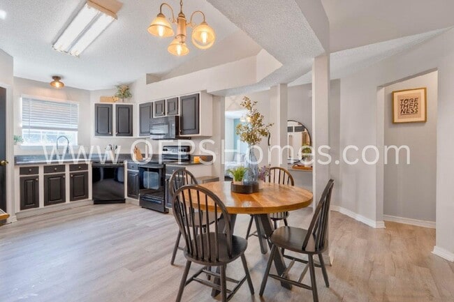 Photo - 405 Bobby Dr