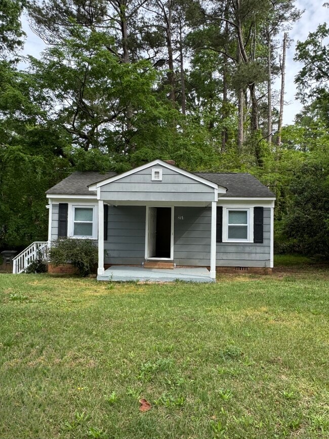 Building Photo - 521 Pineneedle Rd