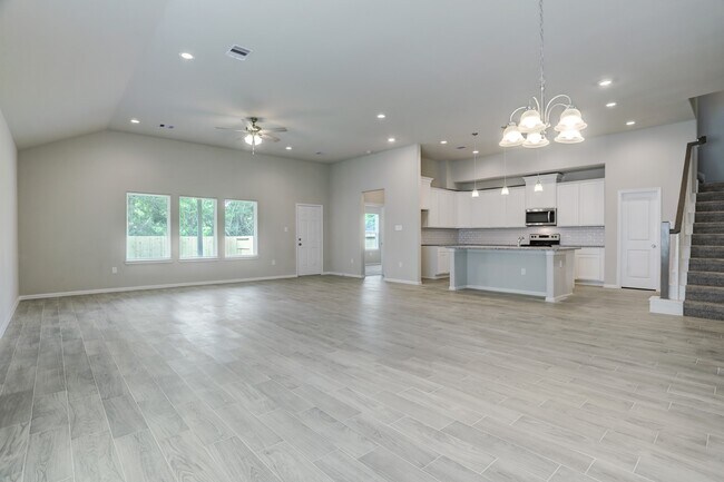 Photo - 725 W Foley St