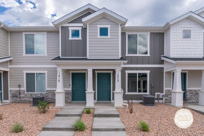 Building Photo - 3-Bed 2-Bath Townhome In Spanish Fork With Luxurious Amenities!