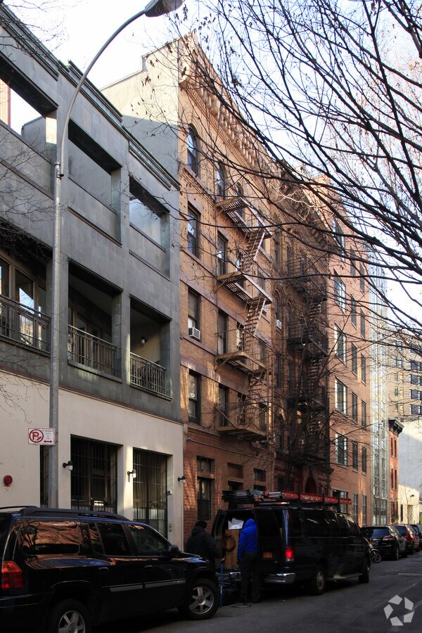 Photo - 44 Downing St Apartments