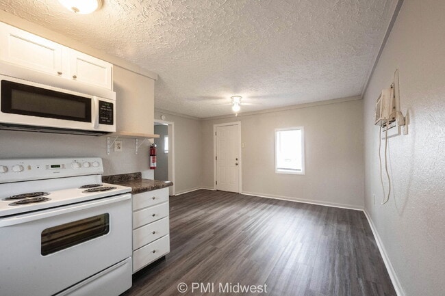 Photo - "Cozy 1-Bedroom Retreat in Greenfield – Ideal Location & Comfort!" Unidad Apt 14