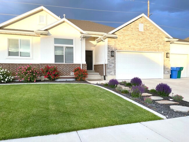 Building Photo - 3288 N 200 W