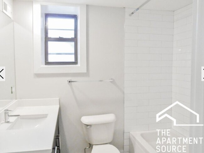 Photo - 1952 W Nelson St Unit 3