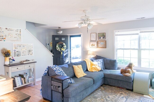 Photo - 815 Woodgreen Dr