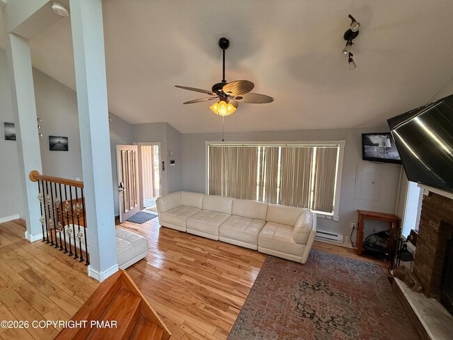 Photo - 2933 Melody Ln