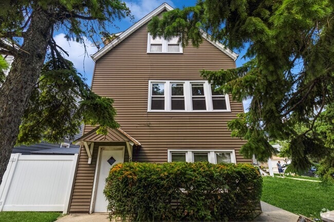 Building Photo - 5002 W Gunnison St Unit 3 Rental