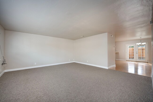 Photo - 5336 Karbet Way Unit B