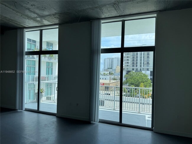 Building Photo - 2100 Van Buren St Unit 412
