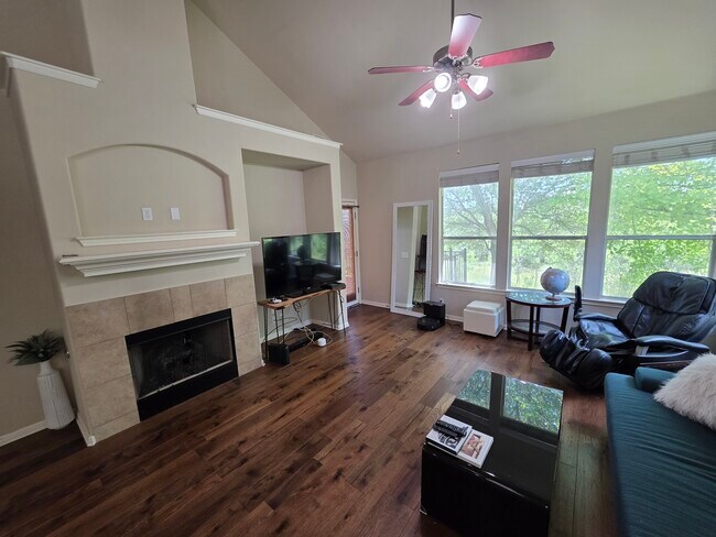 Photo - 7901 Southwest Pky