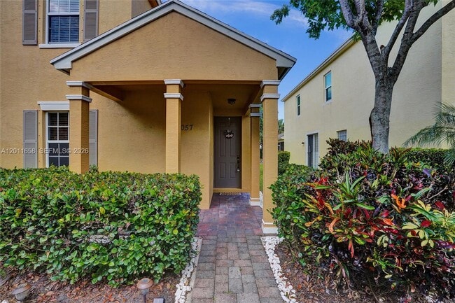 Photo - 2057 SE Avon Park Dr