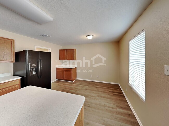 Photo - 512 Hinge Loop