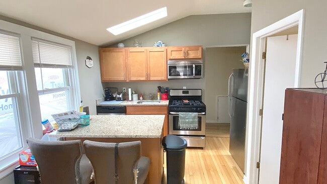 Photo - 2157 W Fletcher St Unidad 2