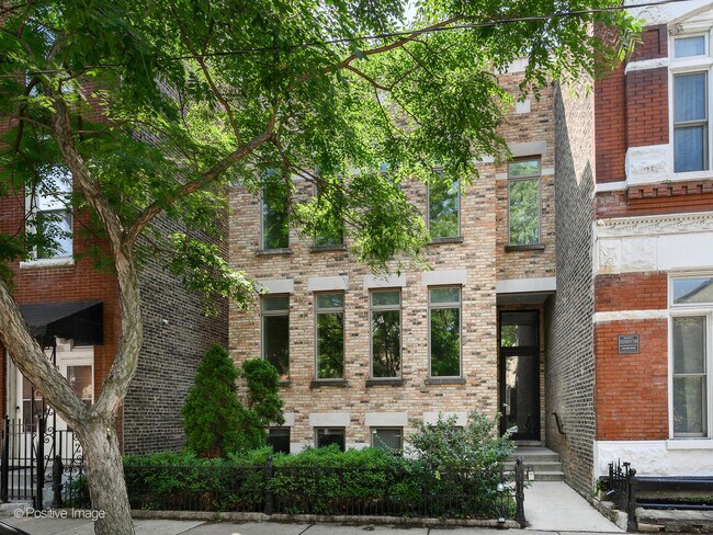 Building Photo - 842 N Wolcott Ave Unit 2 Rental