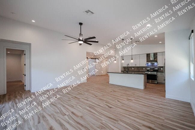 Photo - 2418 E Amelia Ave