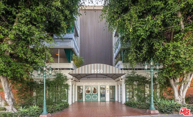 Building Photo - 8550 Holloway Dr Unit 101