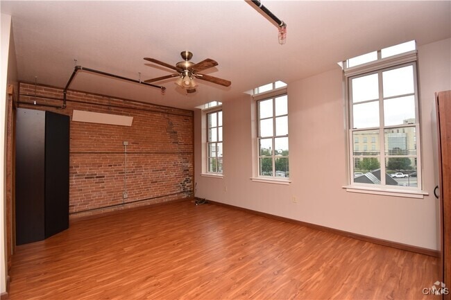 Building Photo - 150 Court St Rental