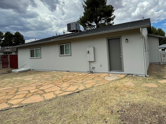 Photo - 2220 S Cottonwood Dr