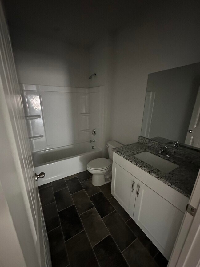 Photo - 485 Windemere Lp