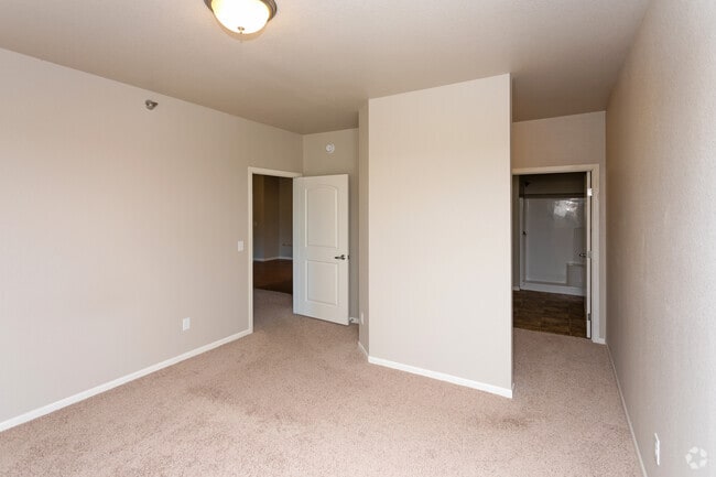 3BR, 2BR - 1,610SF