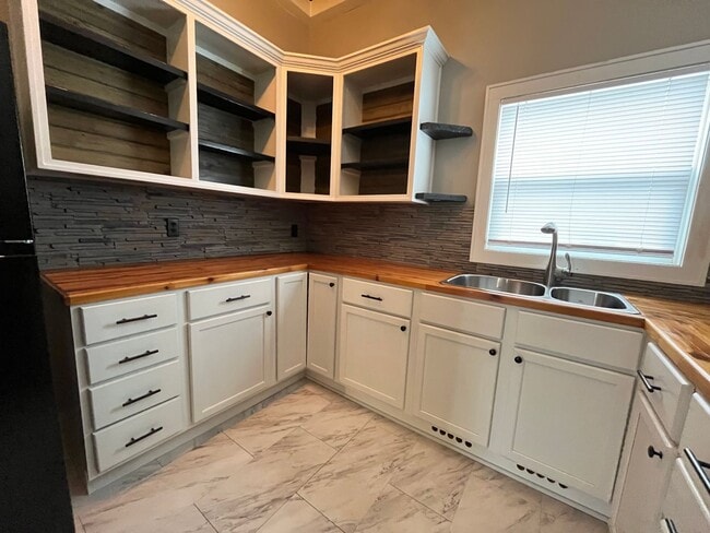 Photo - 2 Bed/1 Bath Ranch Home For Rent in Harrisburg, SD!