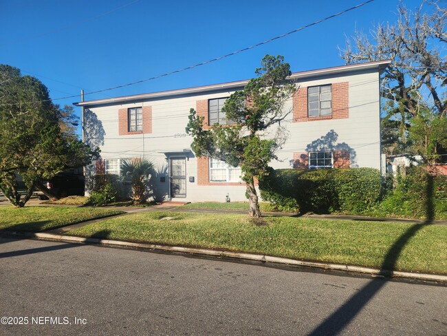 Building Photo - 1235 W 5th St Rental