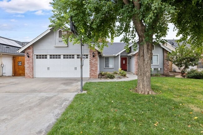 Building Photo - NW Visalia Home Coming Soon!