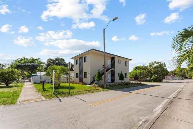 Photo - 3710 NW 13th Pl Unit 1