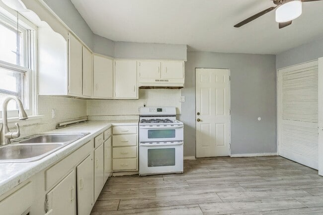 Photo - LIMITED TIME**NO APPLICATION FEE**1/2 OFF DEPOSIT**