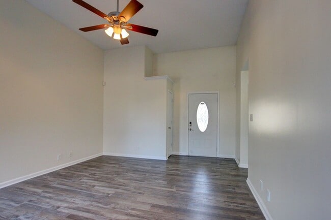 Photo - 3 bed 2 bath Fenced yard.  Heart of St. B.  Hurry.