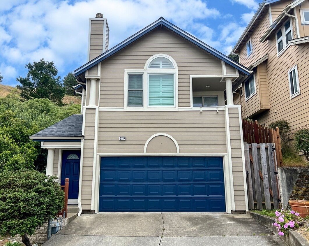 Executive Single Family Home with Ocean Vi... - Executive Single Family Home with Ocean Vi...