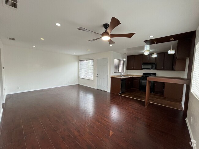 Building Photo - READY FOR MOVE-IN! 2+1 w/in-unit laundry +... Rental