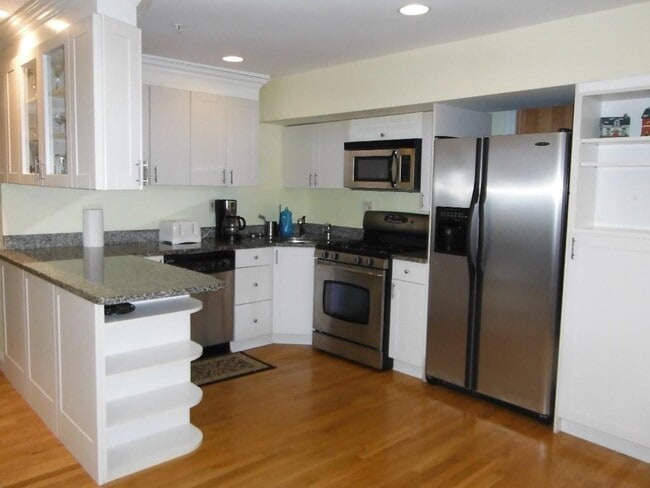 Photo - 76 Georgia St