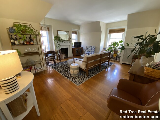 Building Photo - 1740 Beacon St Unit 3 Rental