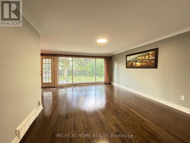 Photo - 220 Newton Dr