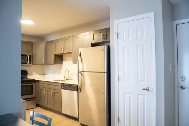 Photo - 103 E Chalmers