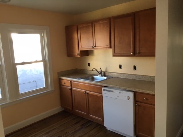 Building Photo - 6852 Main St Unit 3 Rental