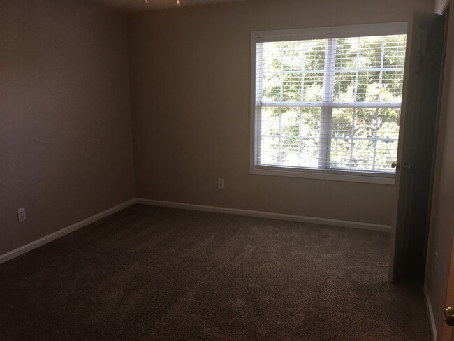 Photo - 2401 Laurel Falls Ln