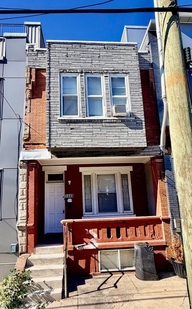 Building Photo - Live in Grays Ferry!