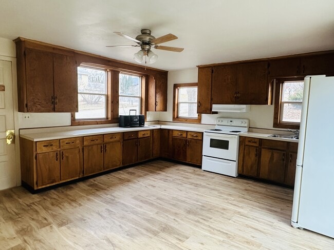 Building Photo - 340 N Mill St