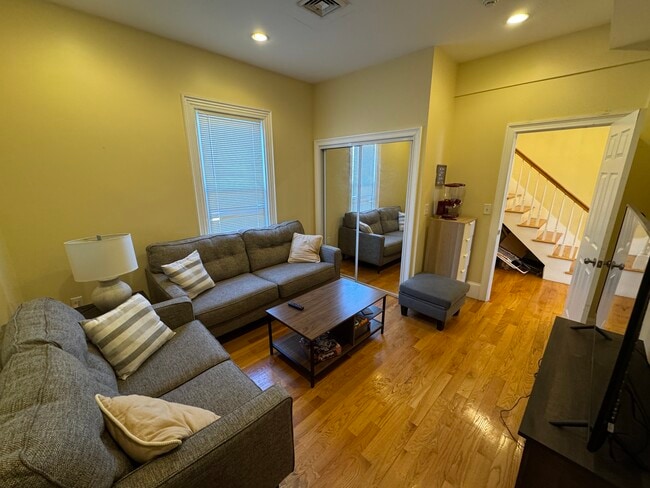 Photo - 208 Holland St Unit 2A